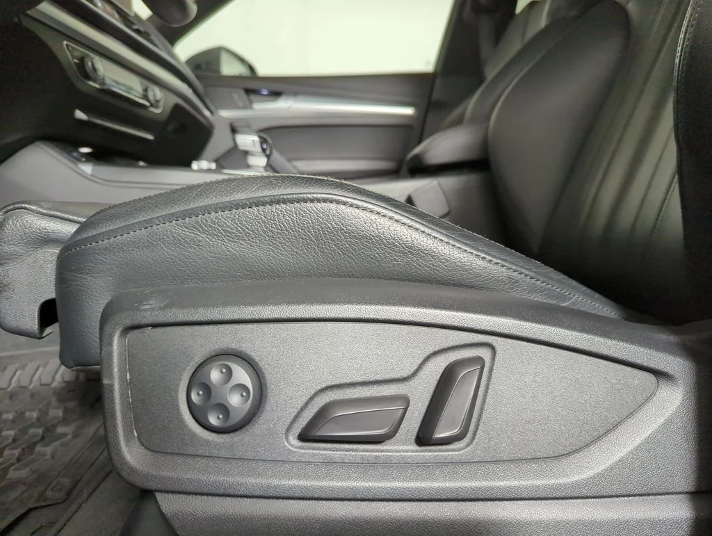 Used 2020 Moonlight Blue Audi Premium Plus image 25