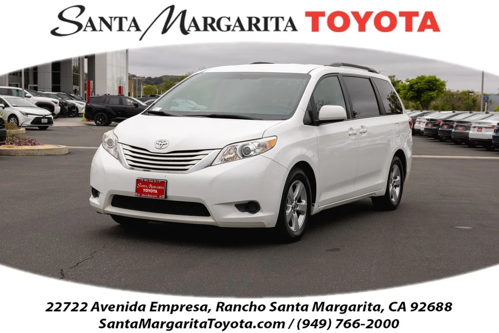2017 Toyota Sienna LE V6 7-Passenger Access Seat's photo