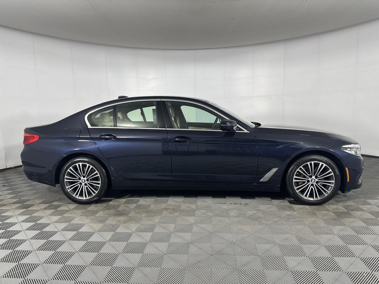 Used 2020 Imperial Blue Metallic BMW 540i xDrive image 27