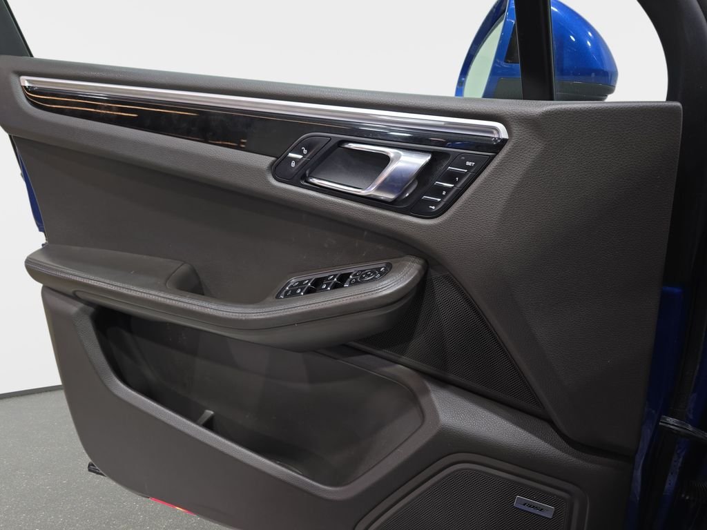 Used 2017 Blue Porsche Base image 30