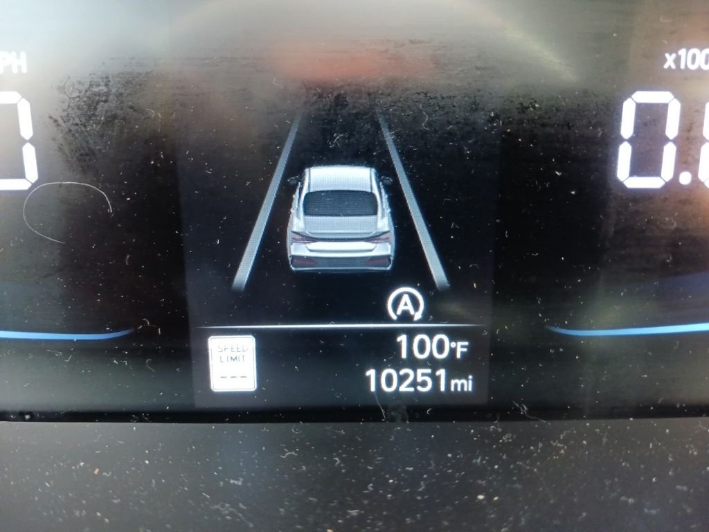 Used 2025 White Hyundai SE image 23