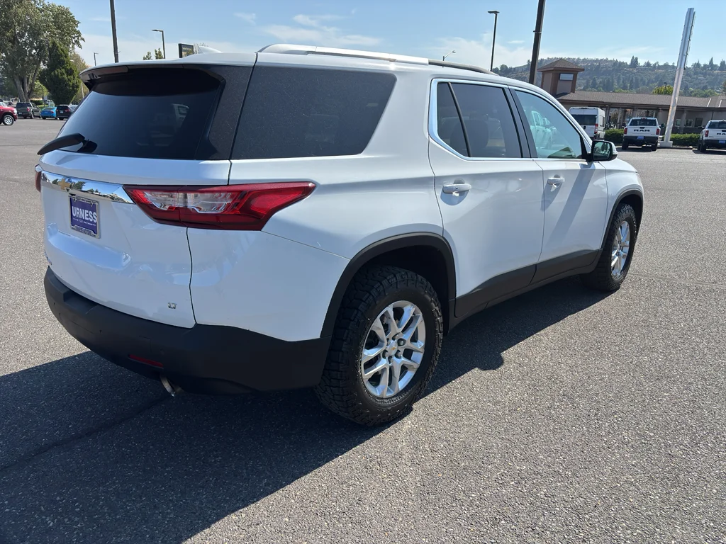 Used 2018 Summit White Chevrolet LT Cloth image 6