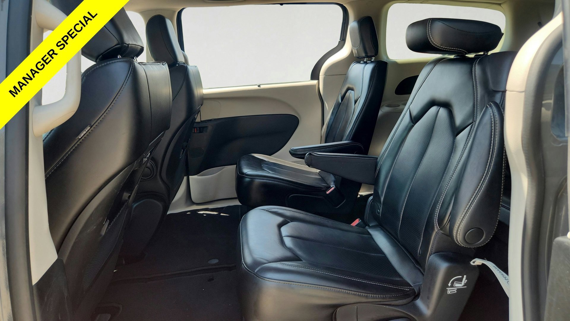 Used 2023 Gray Chrysler Touring L image 21