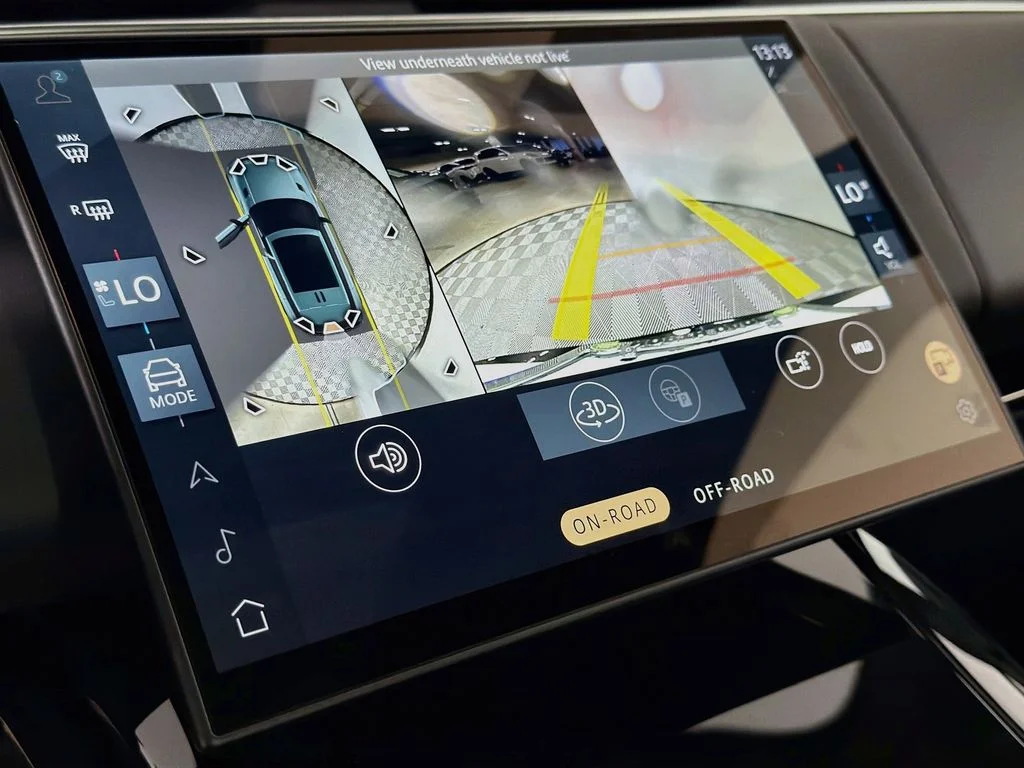 New 2027 Fuji White Land Rover Dynamic SE image 14