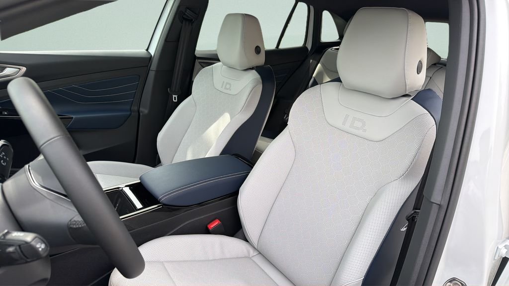New 2026 Opal White Pearl Volkswagen Pro S image 32