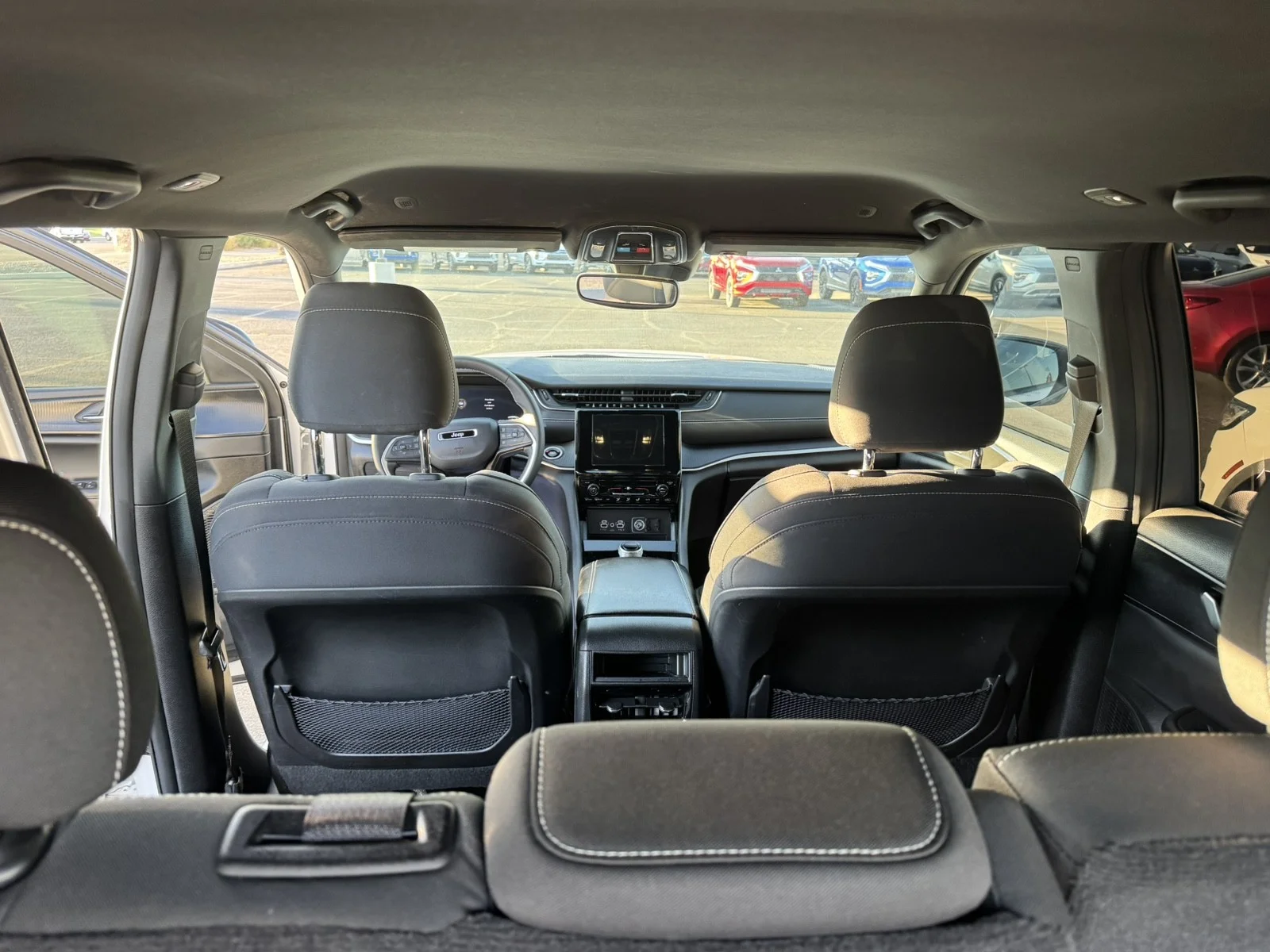 Used 2024  Jeep Laredo image 29