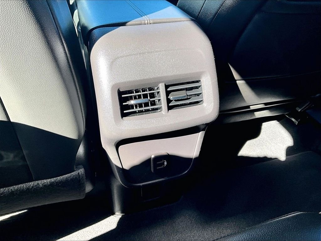 Used 2024 White GMC SLT image 29