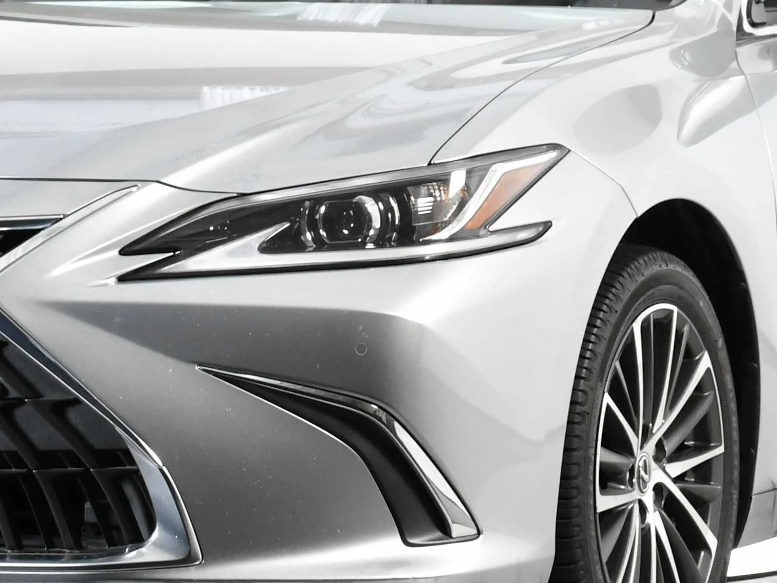Certified Used 2022 IRIDIUM Lexus  image 11