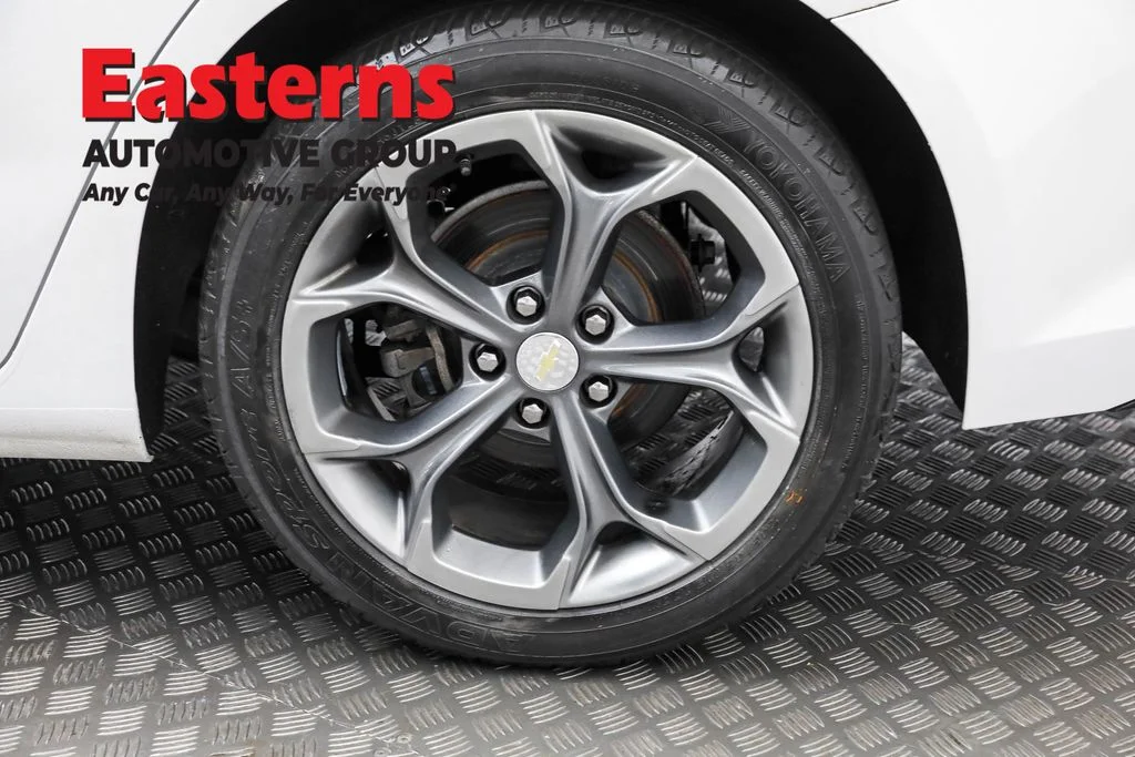 Used 2021 White Chevrolet LT image 32
