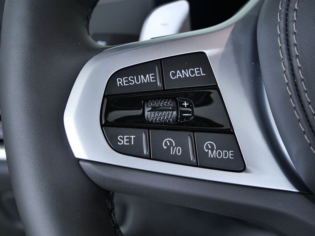 New 2026 Black Sapphire Metallic BMW xDrive40i image 40