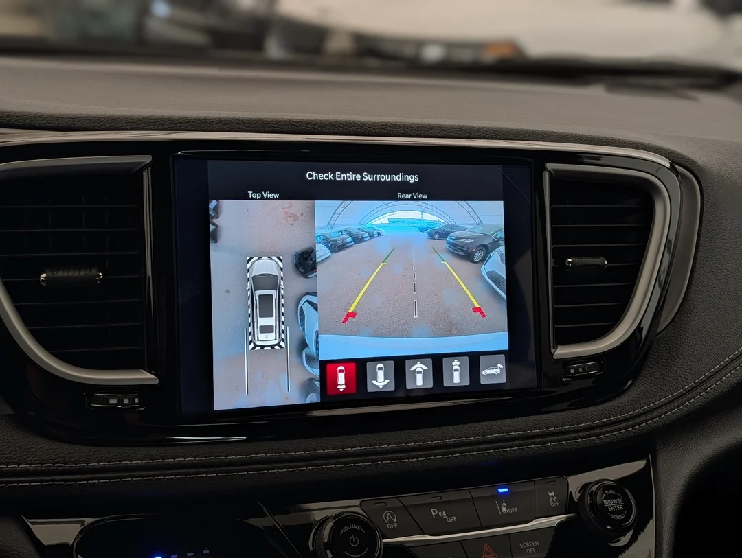 New 2027 White Chrysler Select - - AWD - 3.6L Pentastar V6 - Adaptive Cruise Control - Blind Spot Monitor & More! image 23