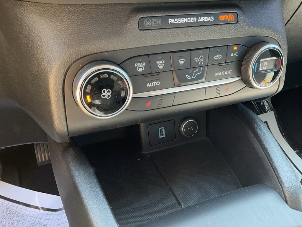 Used 2020 Magnetic Metallic Ford SE image 27
