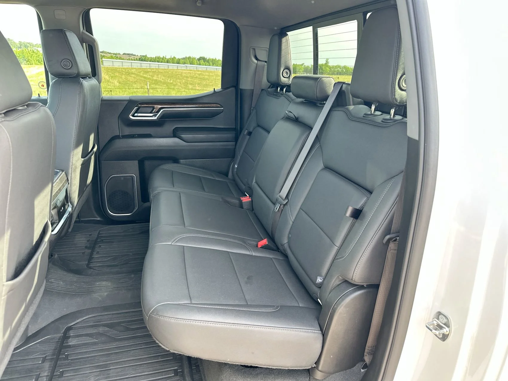 Used 2024 Summit White GMC Elevation image 23