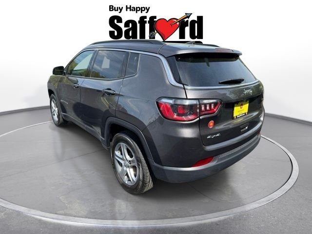 Used 2024  Jeep Latitude image 5