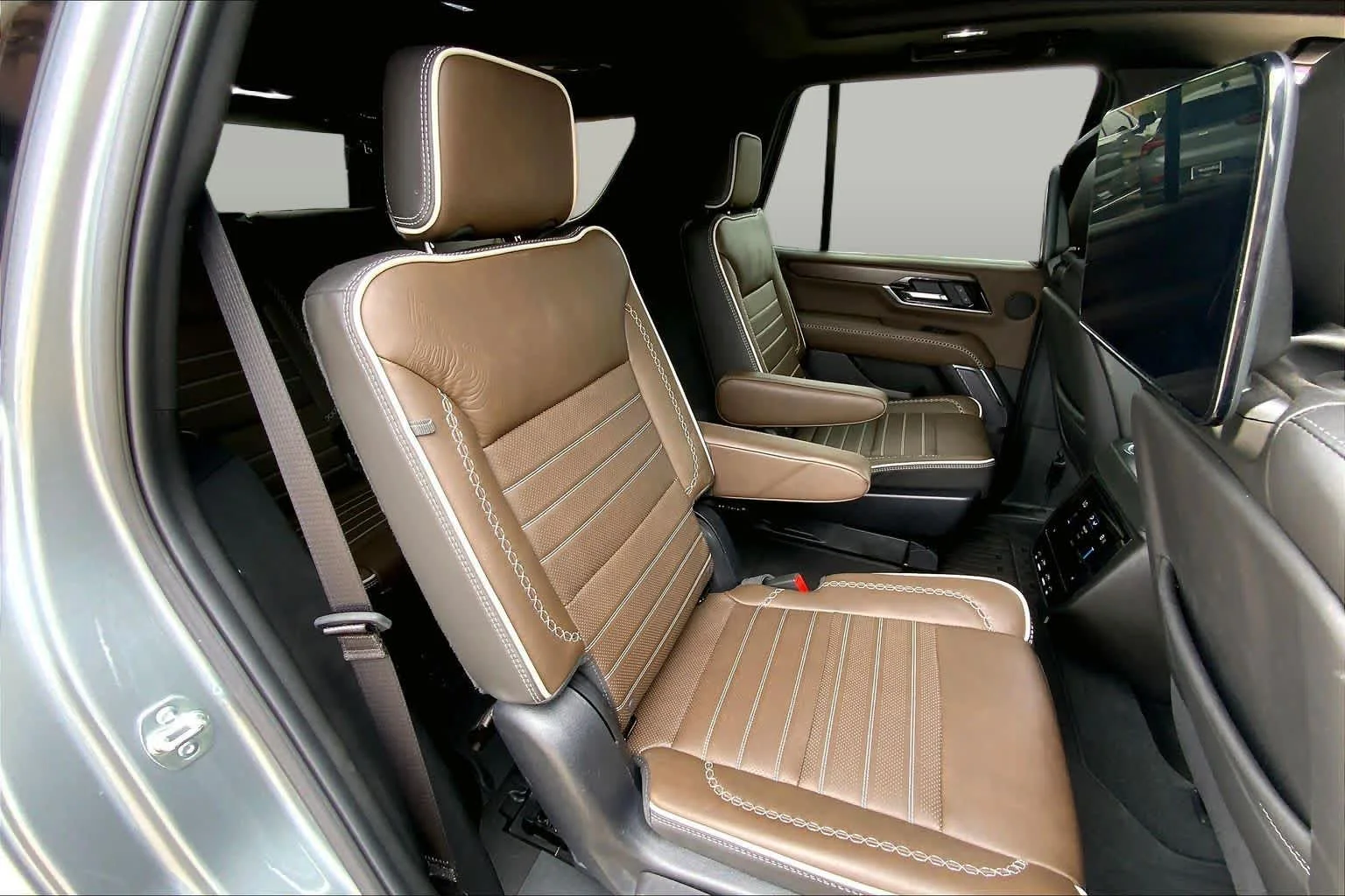 Used 2025 Sterling Metallic GMC Denali Ultimate image 19