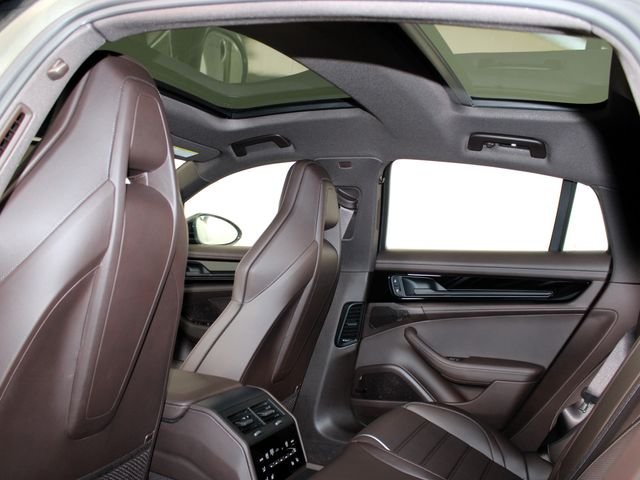 New 2026 Aventurine Green Metallic Porsche 4 image 21
