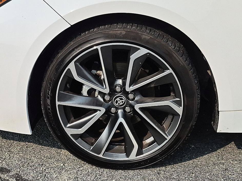 Used 2021 BLIZZARD PEARL Toyota XSE image 10