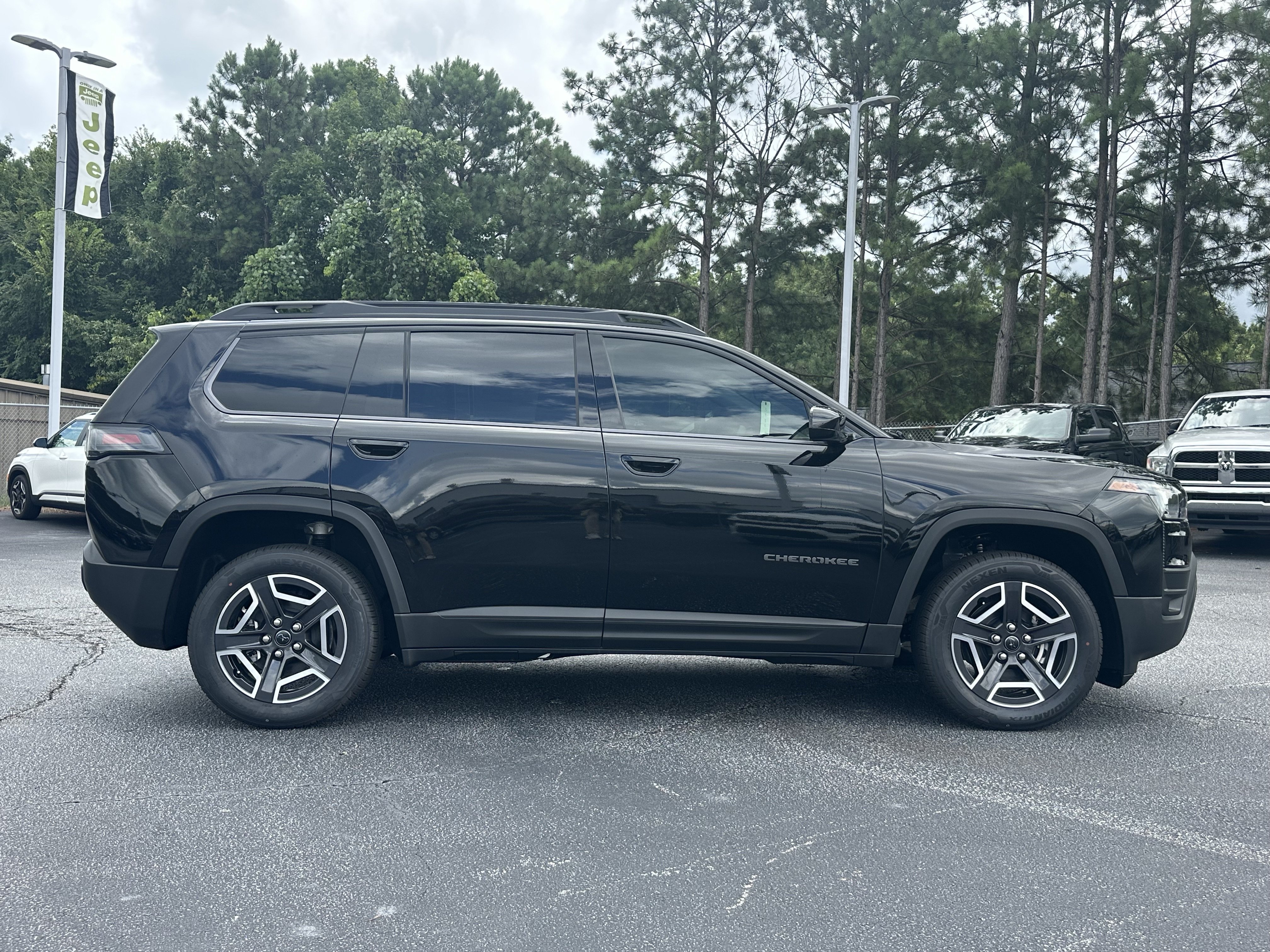 New 2026 Diamond Black Crystal Pearlcoat Jeep Laredo image 9