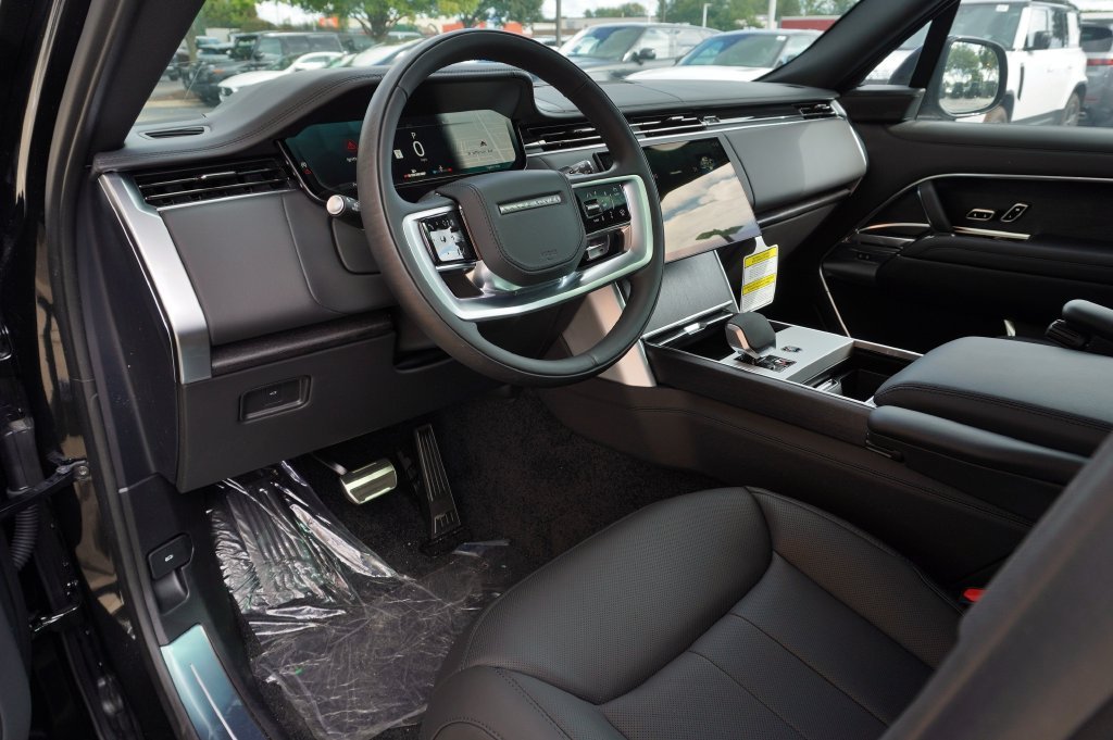 New 2026 Santorini Black Land Rover SE image 11