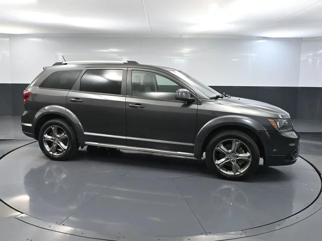 Used 2017 Gray Dodge Crossroad image 3