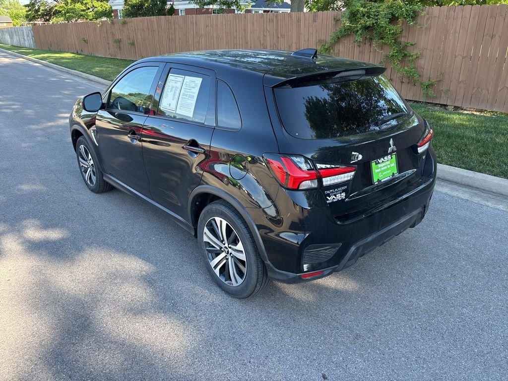 Certified Used 2025 Black Mitsubishi  image 3