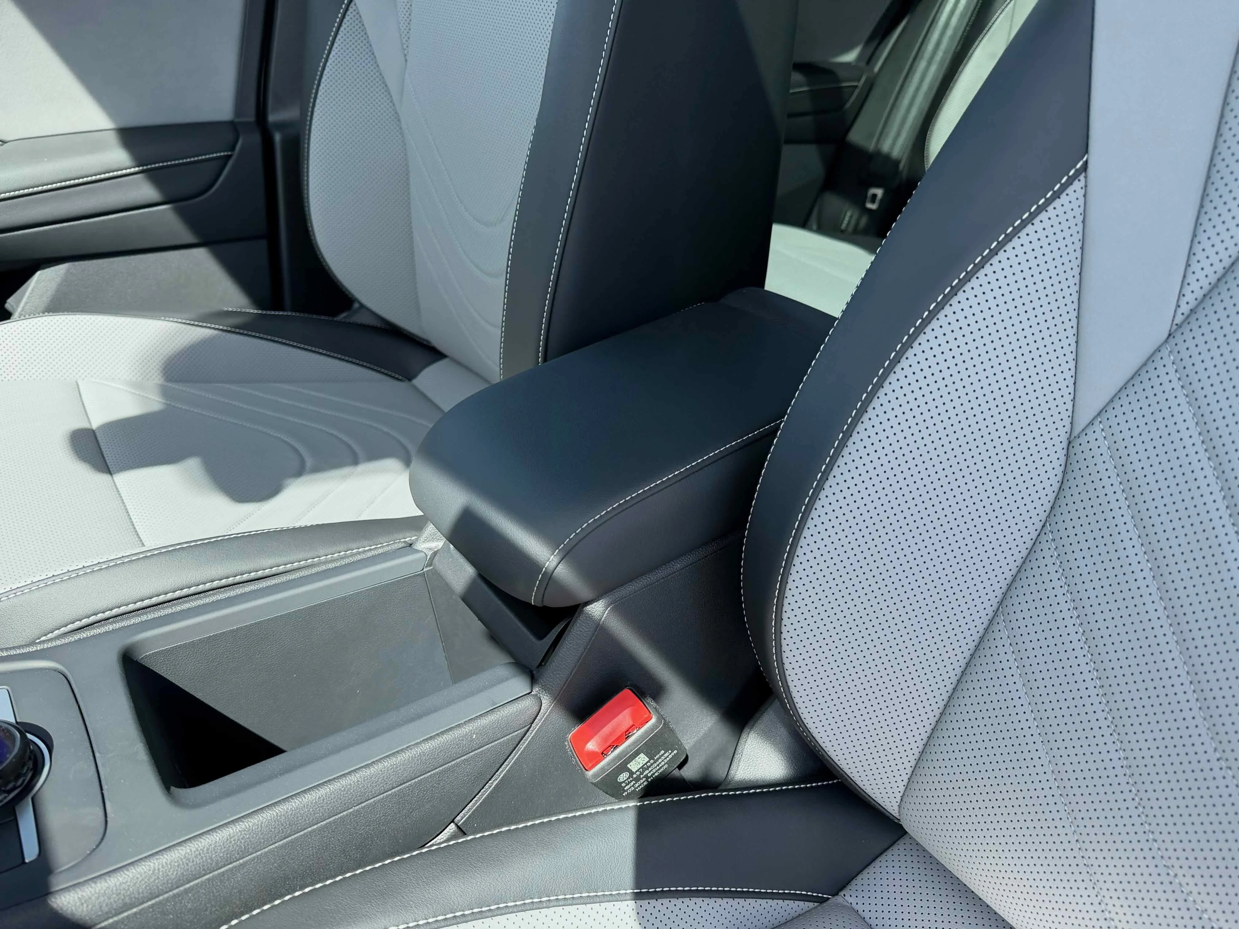 New 2026 Platinum Gray Volkswagen SE R-Line Black image 28