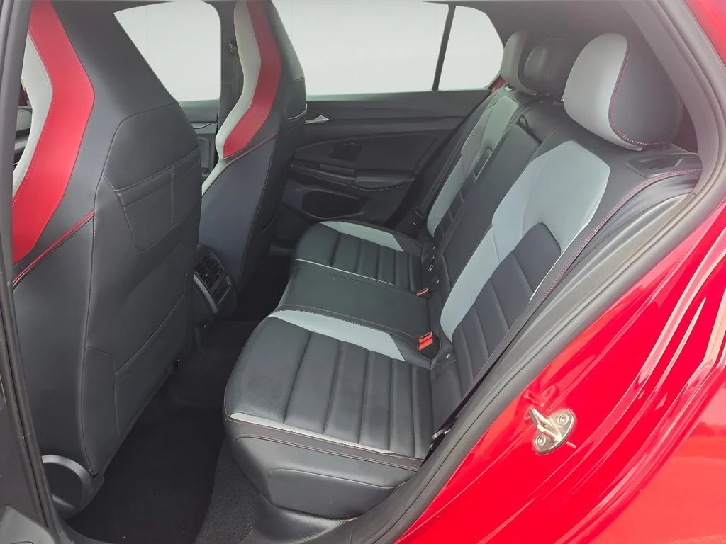 Used 2024 Kings Red Metallic Volkswagen SE image 17