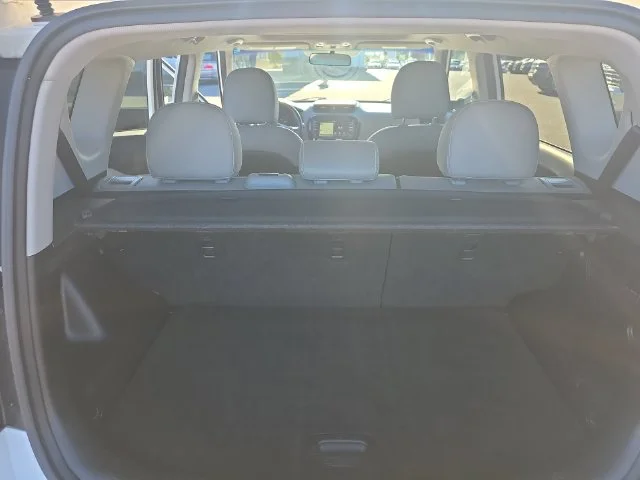 Used 2016 White Kia Plus image 13