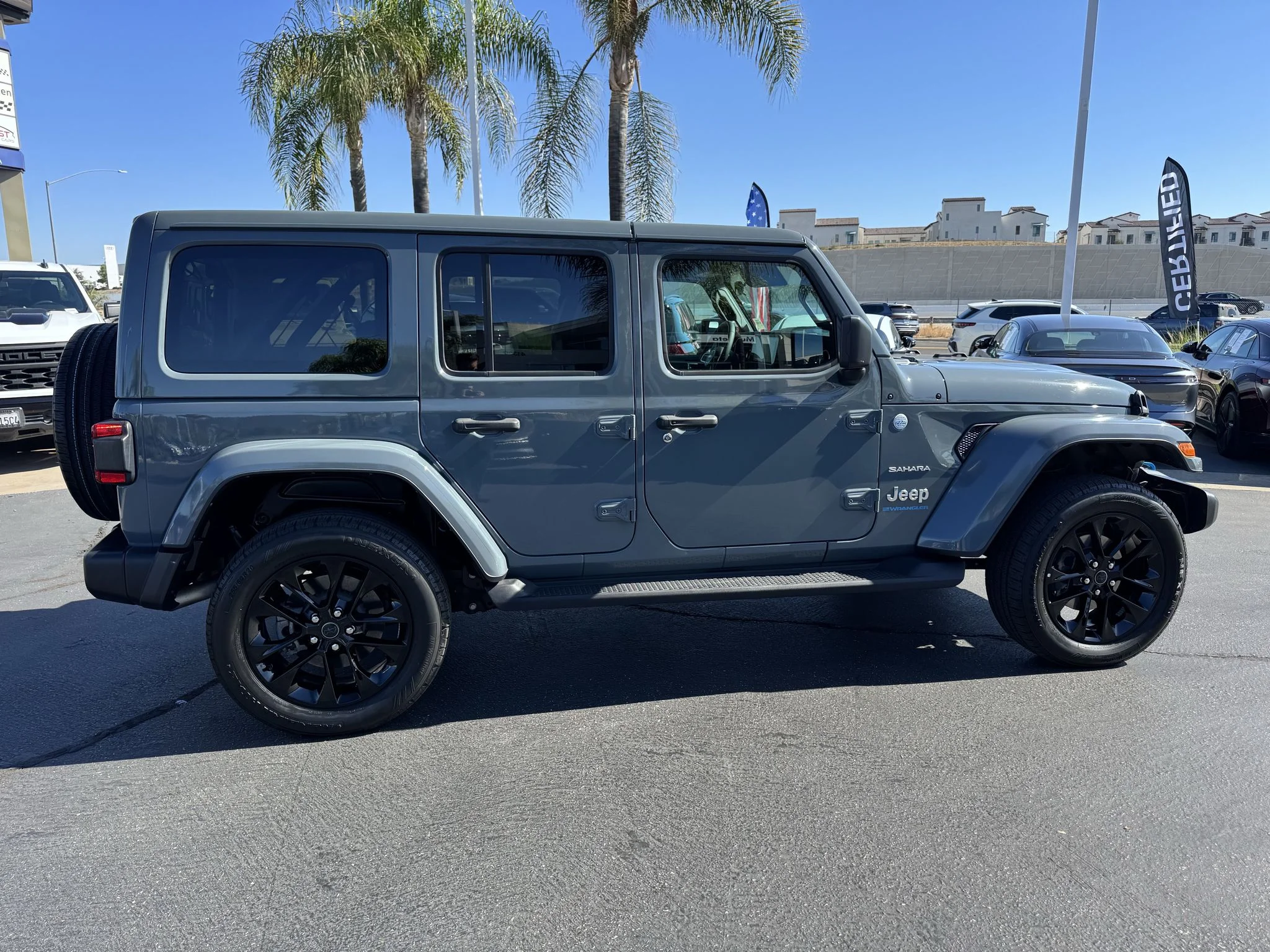 Used 2024 ANVIL CLEAR COAT Jeep Sahara image 9
