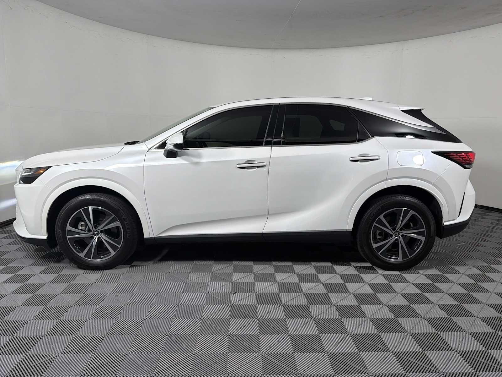 Used 2024 Eminent White Pearl Lexus RX 350 Premium Plus image 4