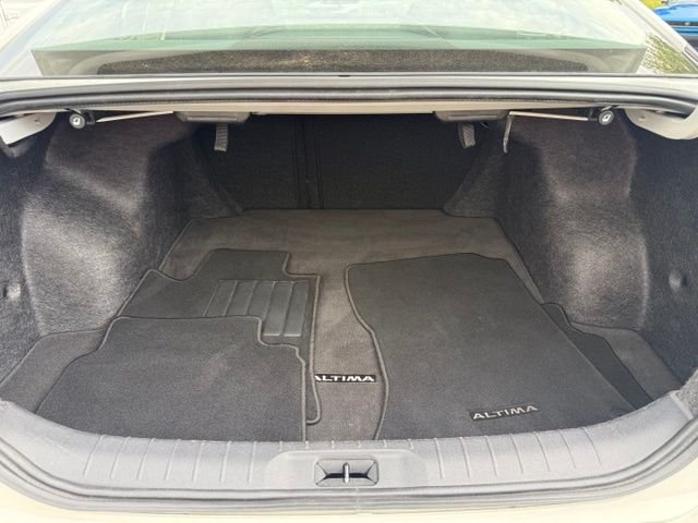 Used 2025 White Nissan 2.5 SV image 25