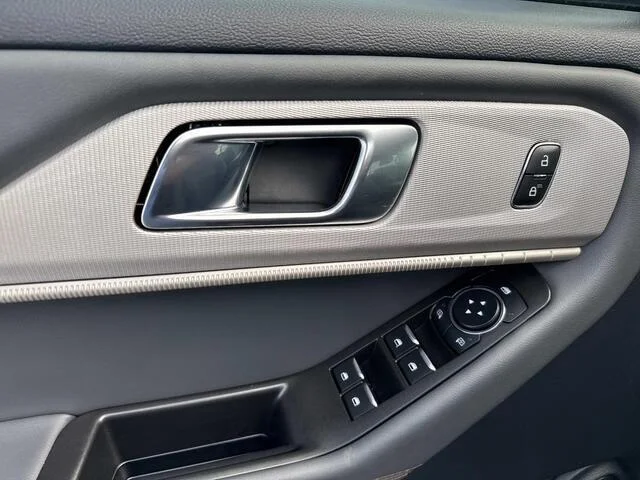 2025 Ford Explorer Active - Photo 19