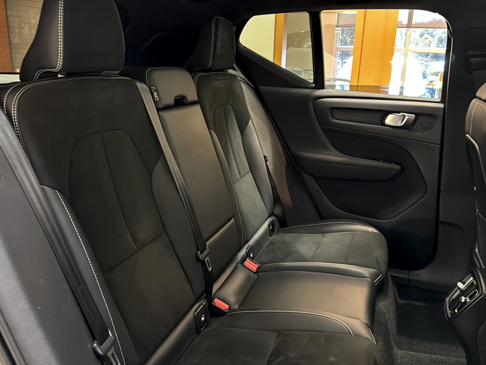 Used 2022 White Volvo T5 R-Design image 10