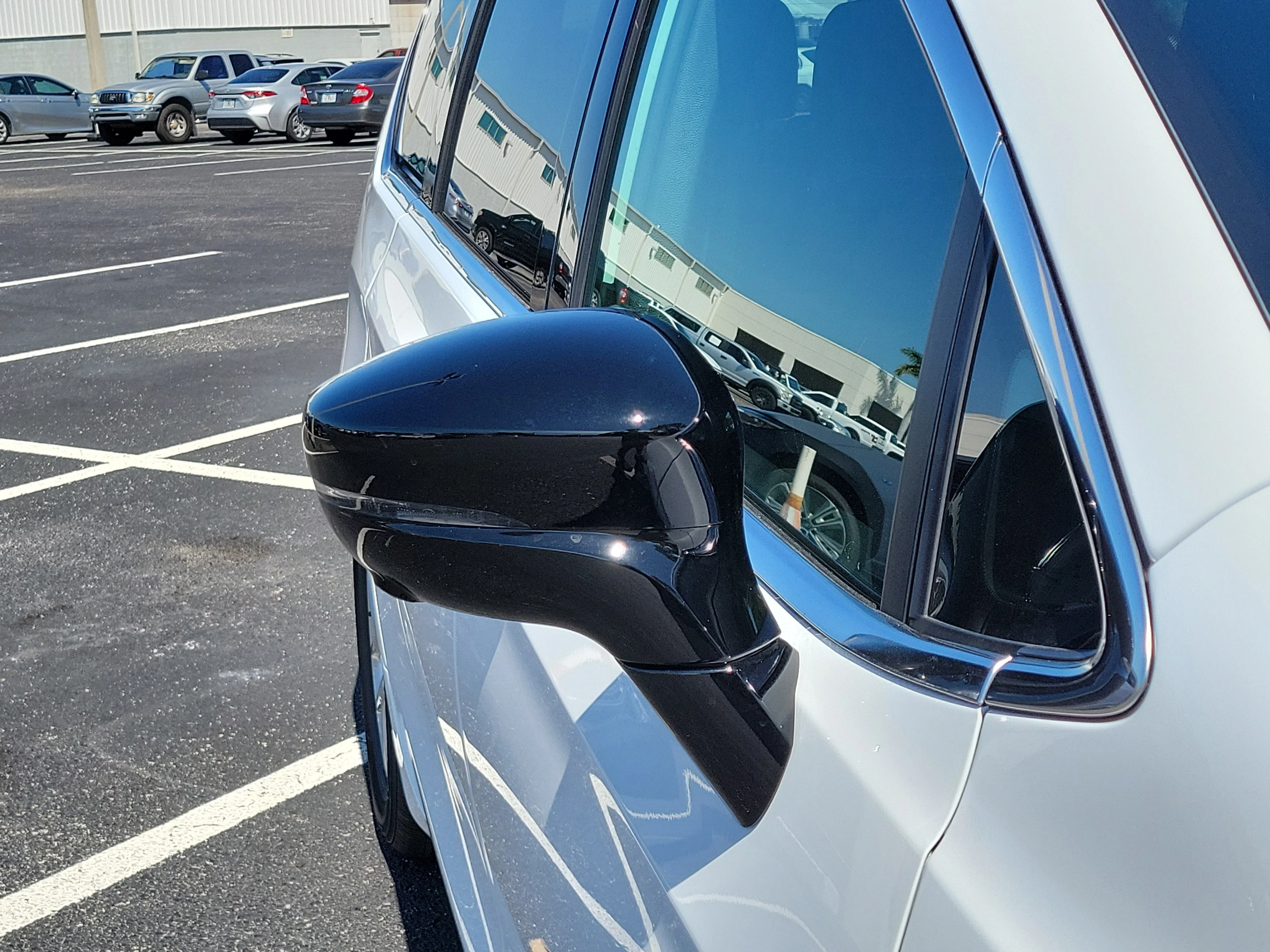 New 2026 Bright White Clearcoat Chrysler Select image 9