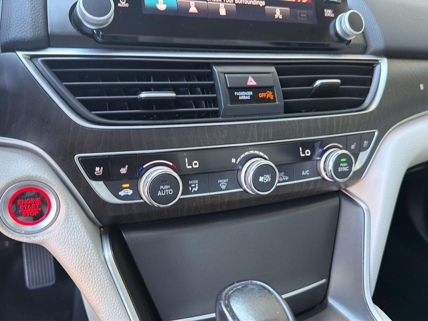 Used 2018 Platinum White Pearl Honda Touring image 28