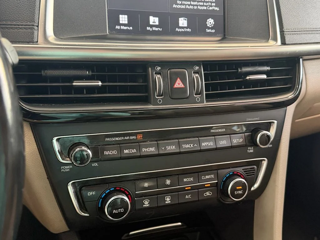 Used 2018 White Kia EX image 20