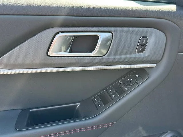 New 2027 White Ford 4DR 4WD ST-LINE image 40