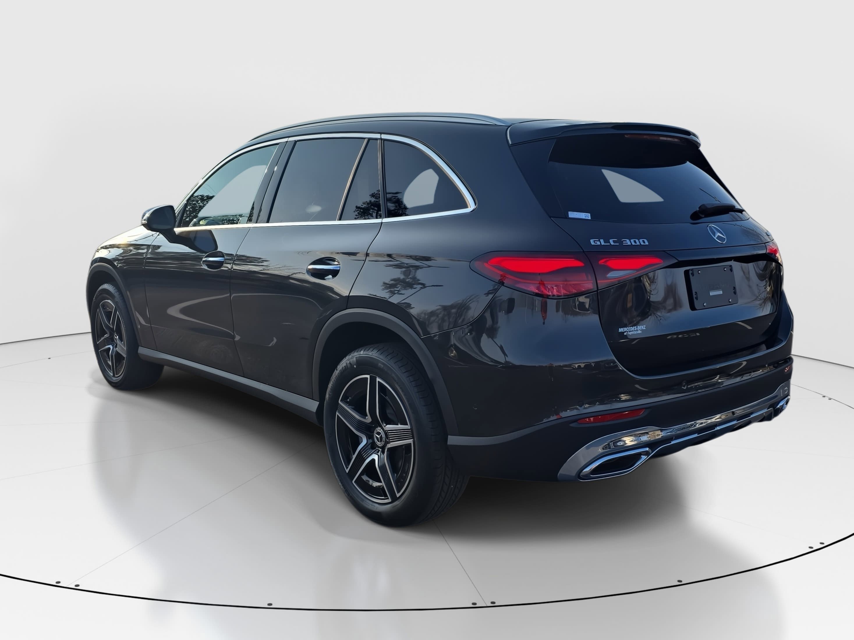 New 2026 Graphite Grey Metallic Mercedes-Benz GLC300 image 6