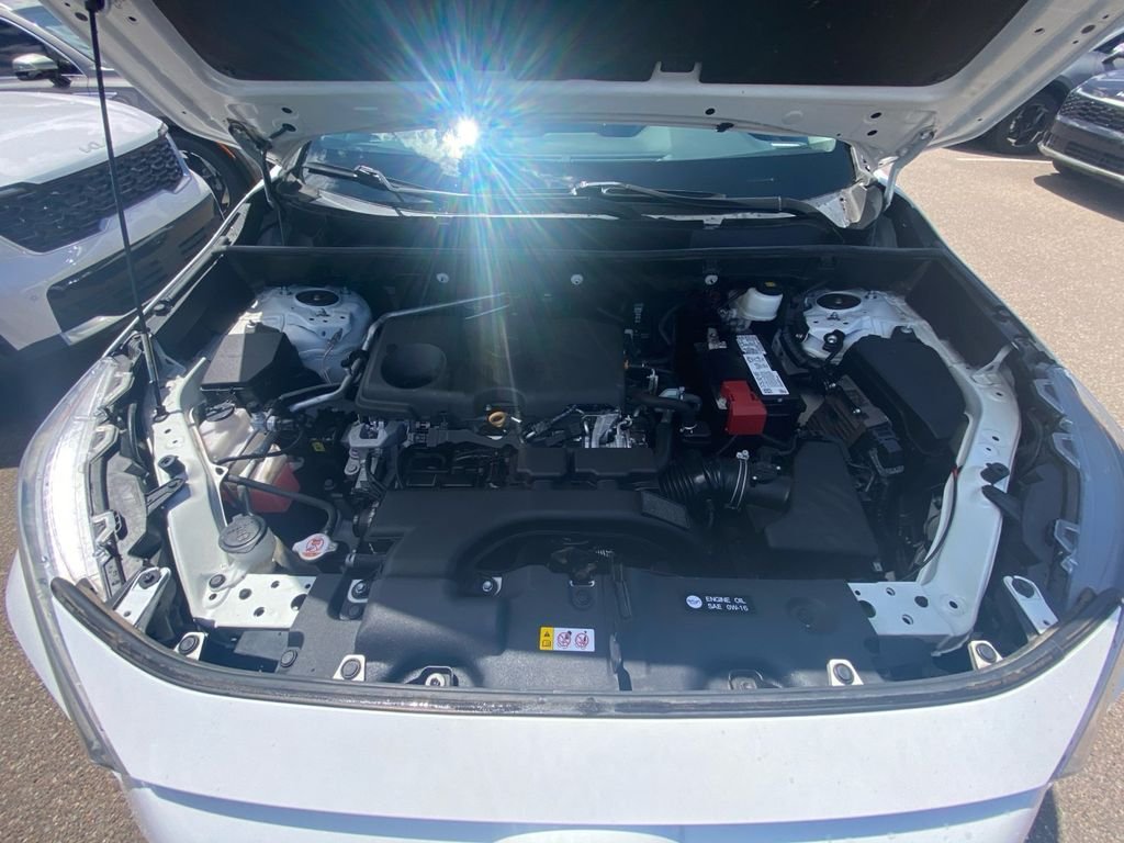 Used 2021 White Toyota LE image 16