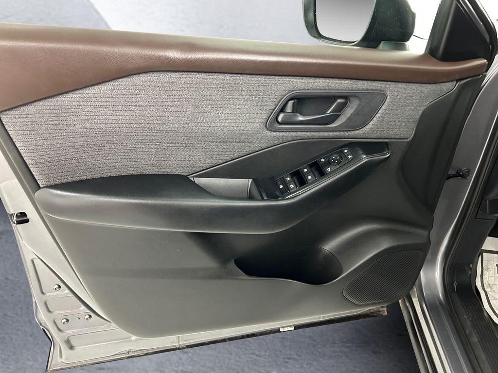 Used 2023 Gray Nissan S image 12