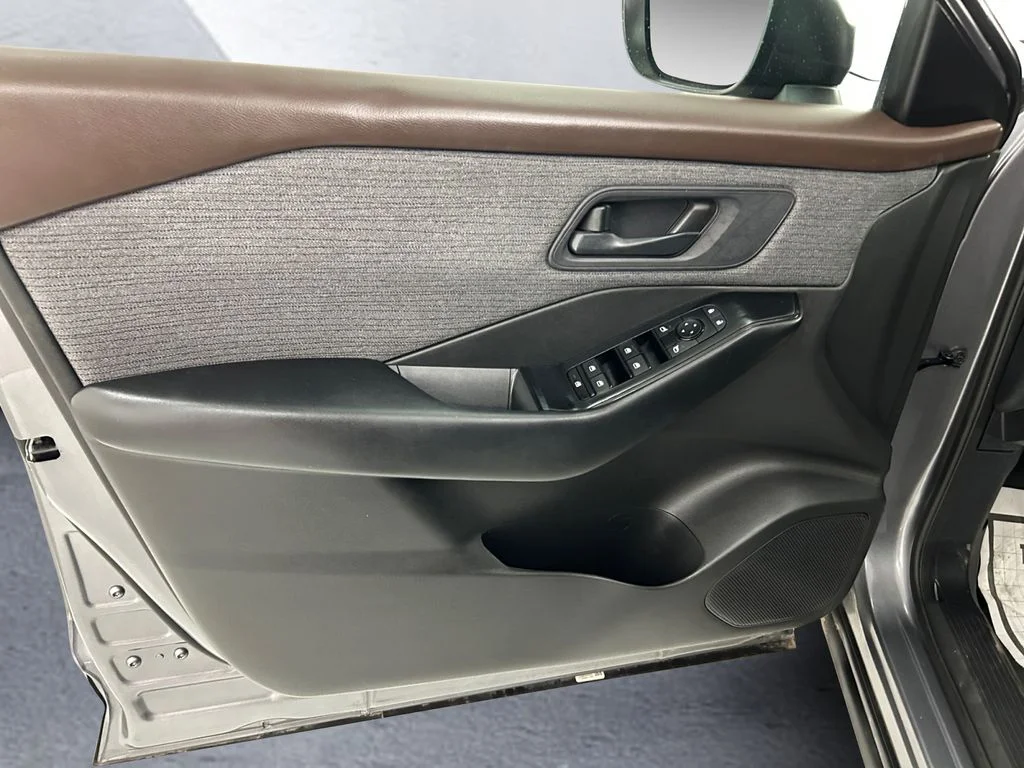 Used 2023 Gray Nissan S image 12