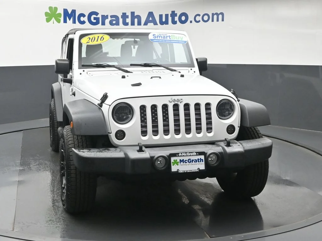 Used 2016 White Jeep Sport image 5