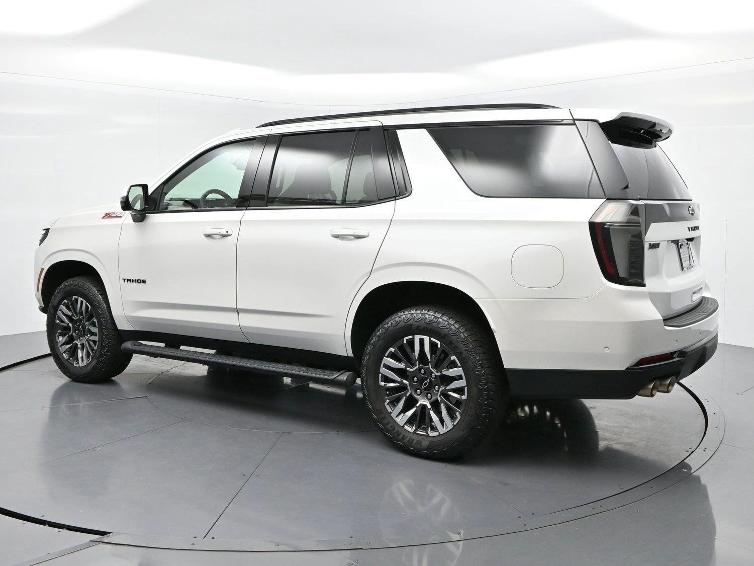Used 2025 Iridescent Pearl Tricoat Chevrolet Z71 image 5