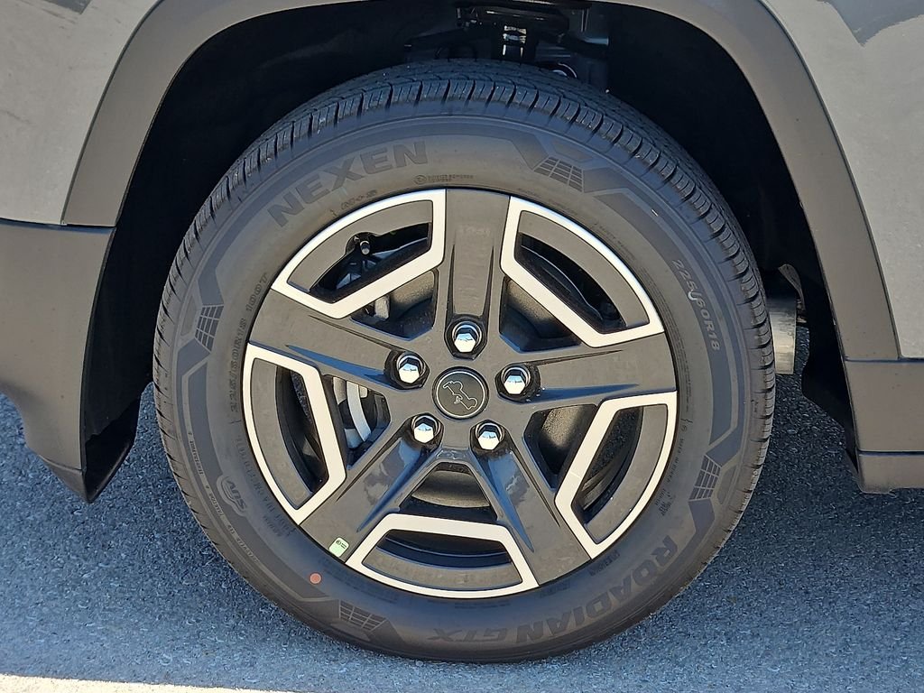 New 2026 Sting-Gray Clear-Coat Exterior Paint Jeep Laredo image 9