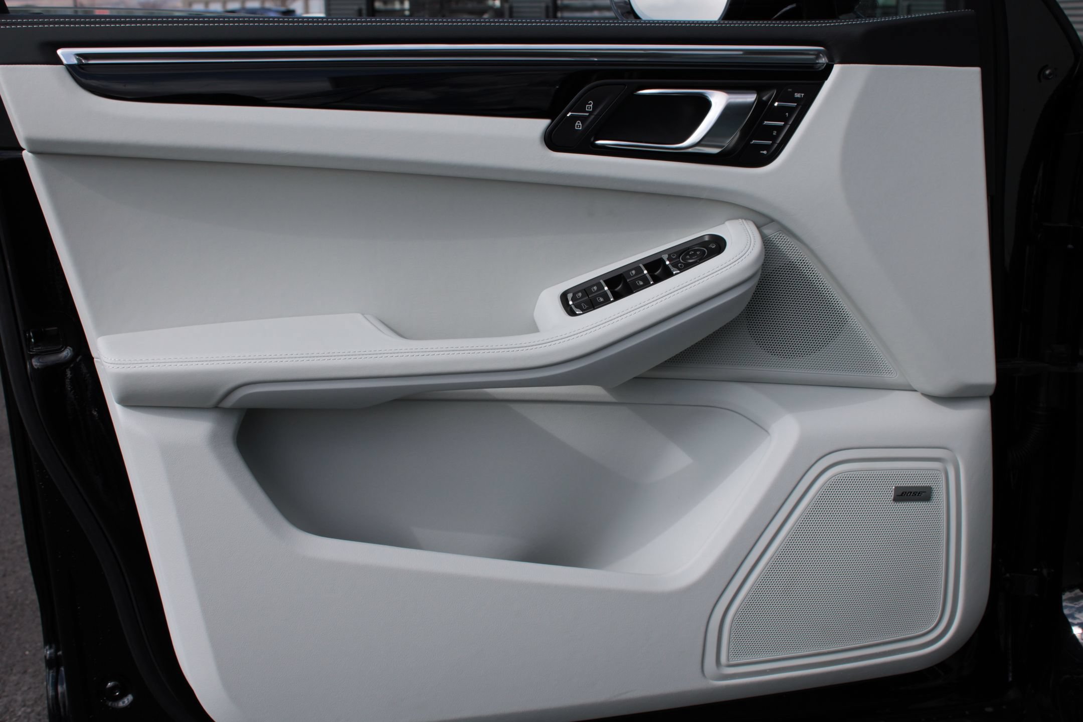 2026 Porsche Macan T - Photo 13