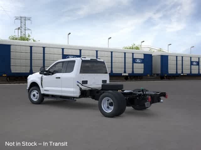 New 2026 Oxford White Ford XLT image 4