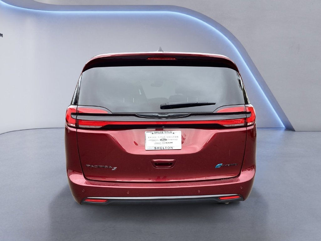 Used 2023 Red Chrysler Touring L image 8