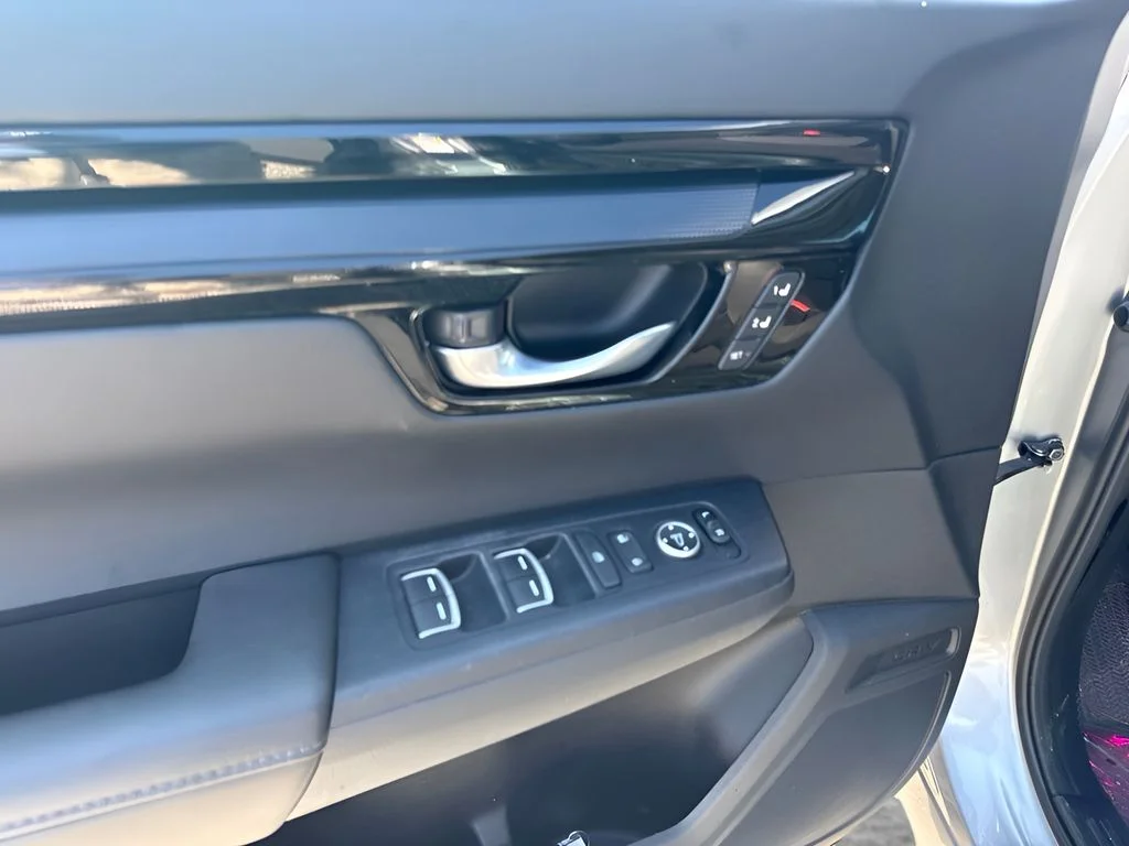 Used 2024 Silver Honda EX-L image 19