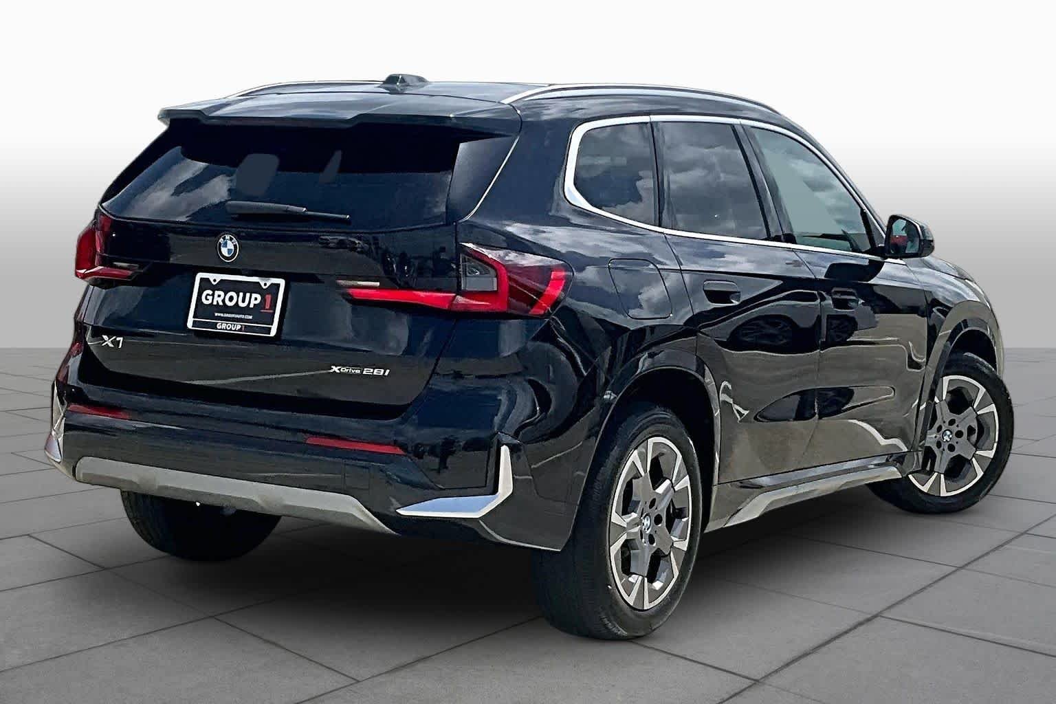 Used 2025 Black Sapphire Metallic BMW xDrive28i image 12