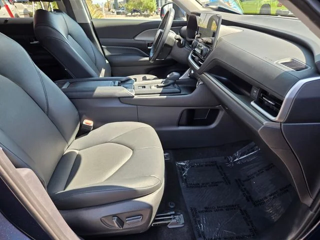 Used 2025  Toyota XLE image 21